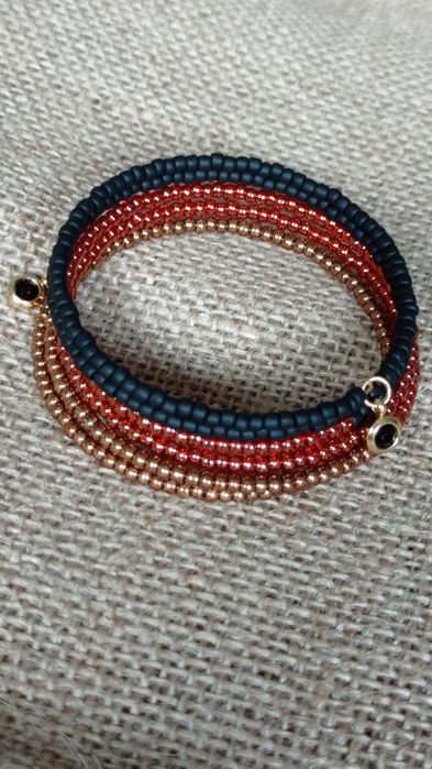 Bransoletka z drobnych, szklanych koralików