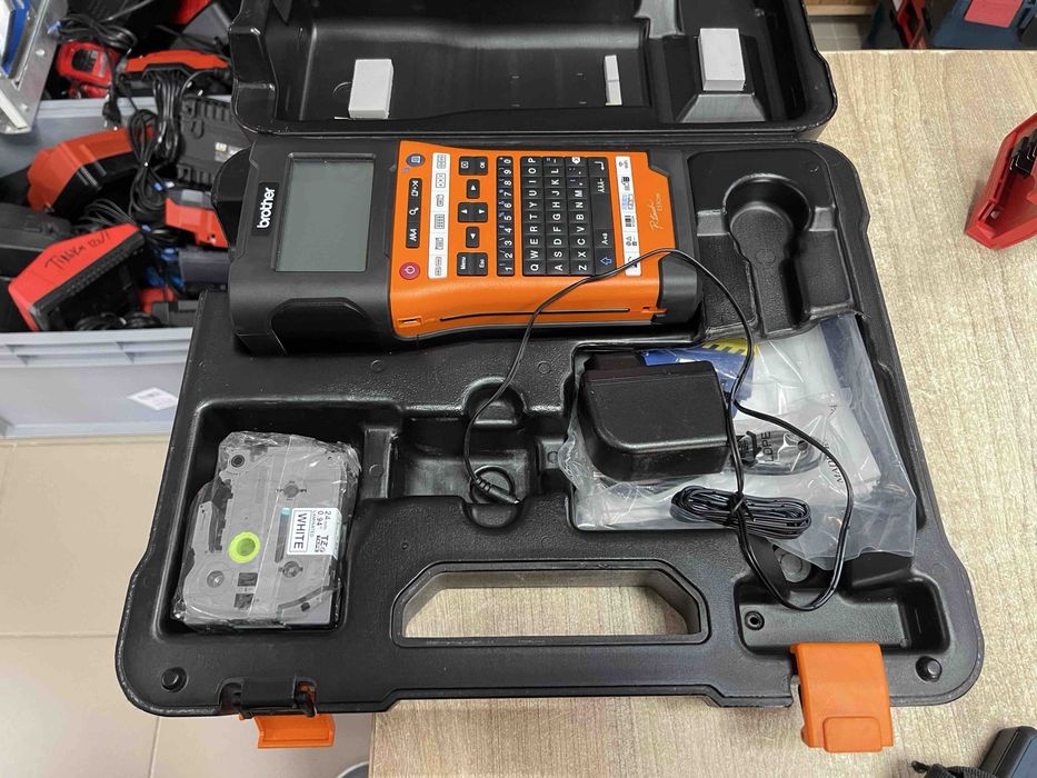 Brother PT-E550W / Професійний портативний принтер етикеток (з Wi-Fi)  Бразер