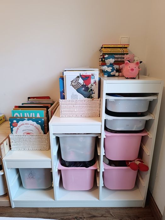 Móvel trofast com gavetas