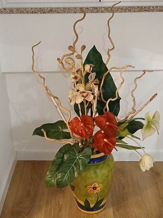 Vaso decorativo com arranjo floral