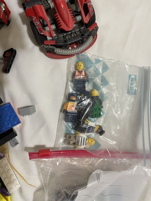 Varias peças de lego
