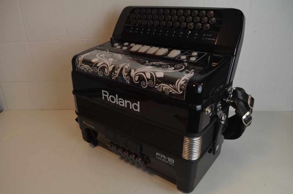 Vendo Concertina Roland FR 18
