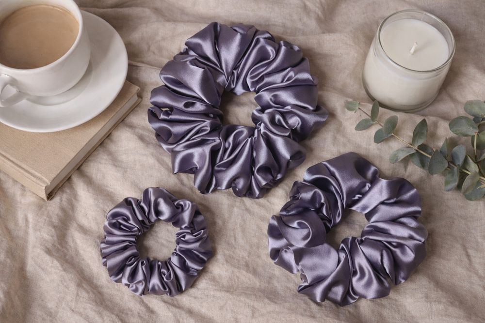 Scrunchie do włosów Maxi ,,Clara" Satyna