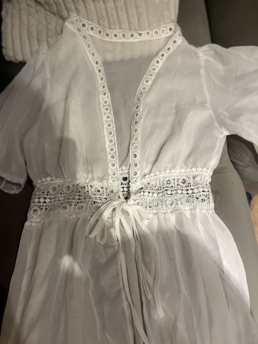 Narzutka dluga biala