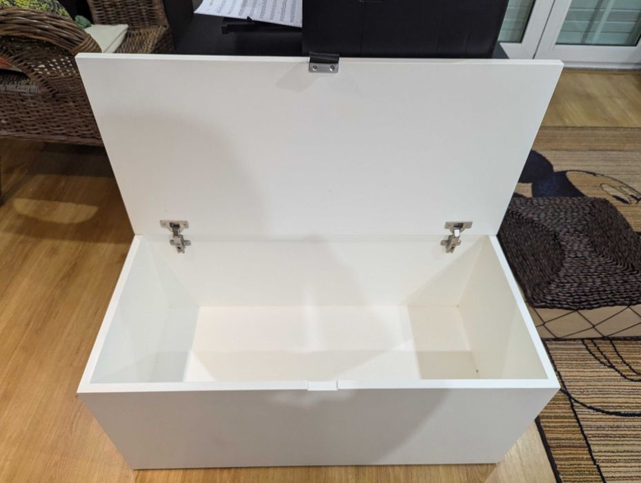 Baú branco de madeira