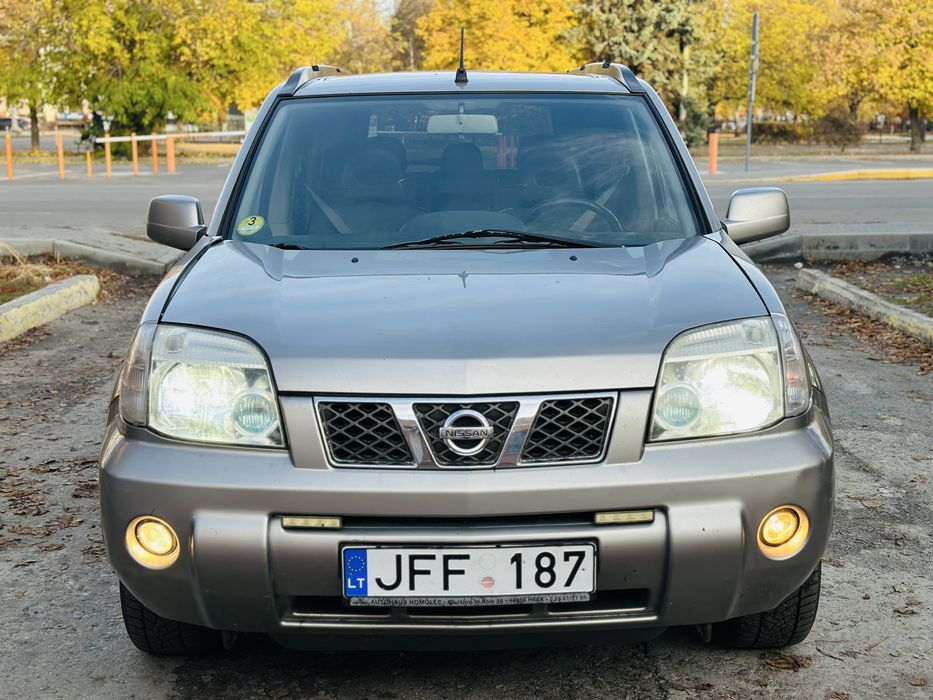 Продам Nissan X-Trail 2.2 дизель на боевом ходу !