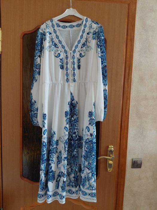 Сукня з імітацією вишивки