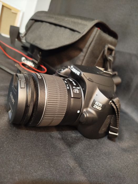 Máquina Fotográfica CANON EOS 250D +EF-S 18-55  COMO NOVA em Garantia