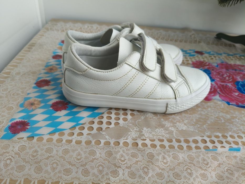 Продам кеди 33 р.