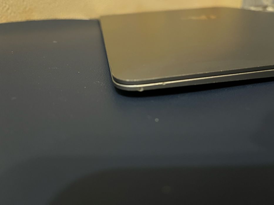 /Без wi-fi, дефектний екран/ Macbook air 8gb ssd 256gb