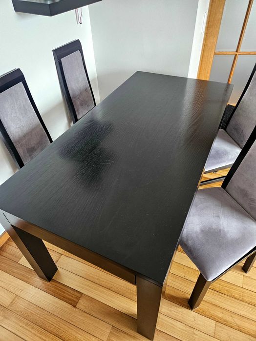 Mesa e cadeiras sala jantar