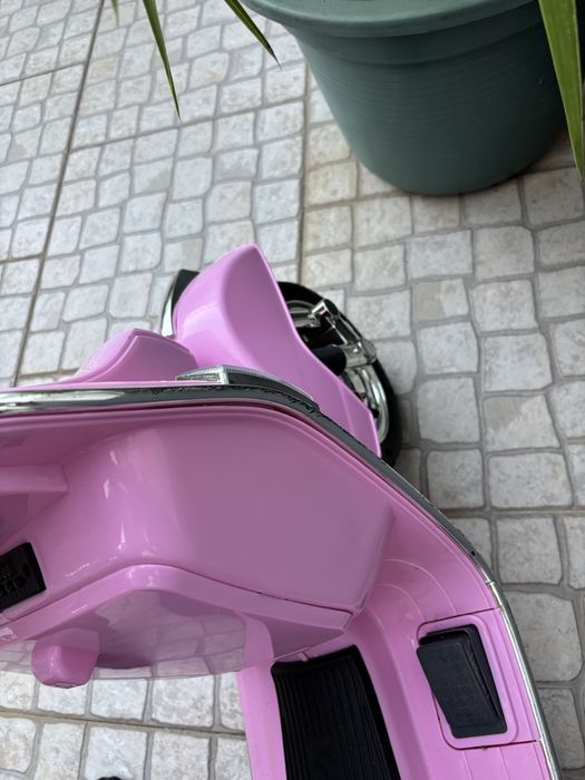 Mota Elétrica Infantil Vespa Clássica Piaggio PX-150 (Rosa)