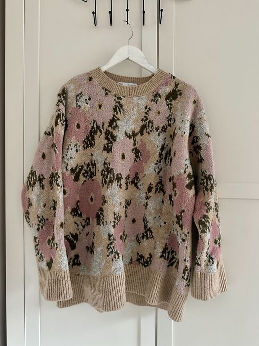 Sweter w kwiaty oversize Zara prosty