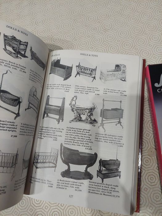 Extraordinário livro brinquedos lyle price guide