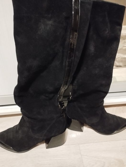 Продам чоботи замш