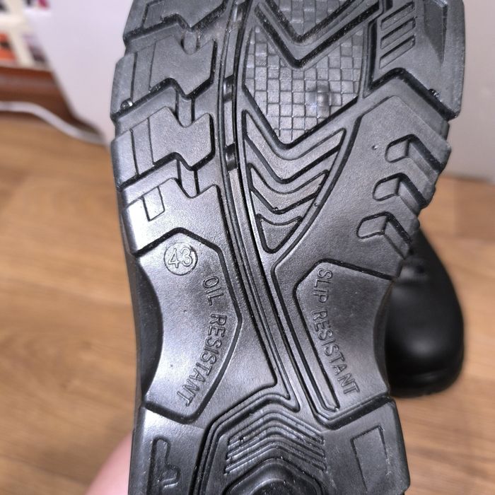 Спец взуття 43 розмір