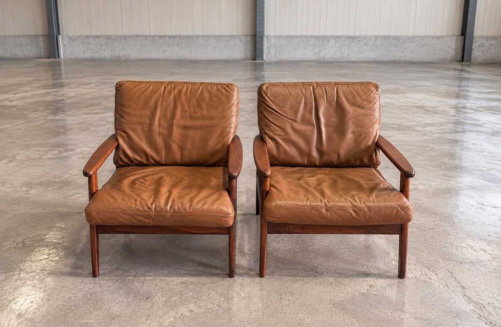 Par de Poltronas em Mogno