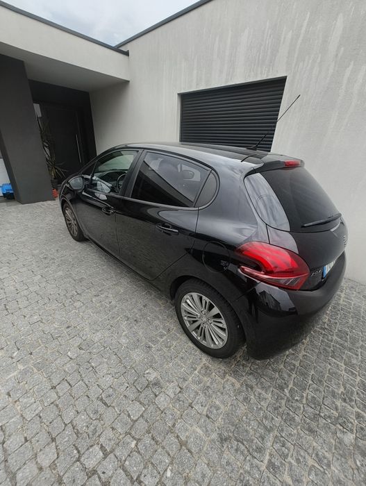 Peugeot 208 1.2 signature