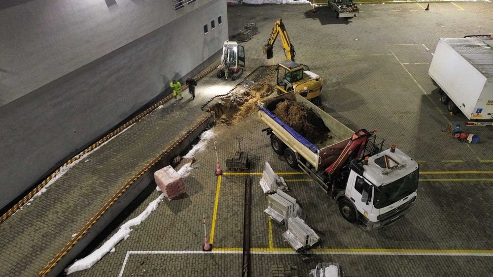 Prace ziemne, wykopy z wywozem, dowóz materiału, wykopy pod instalacje