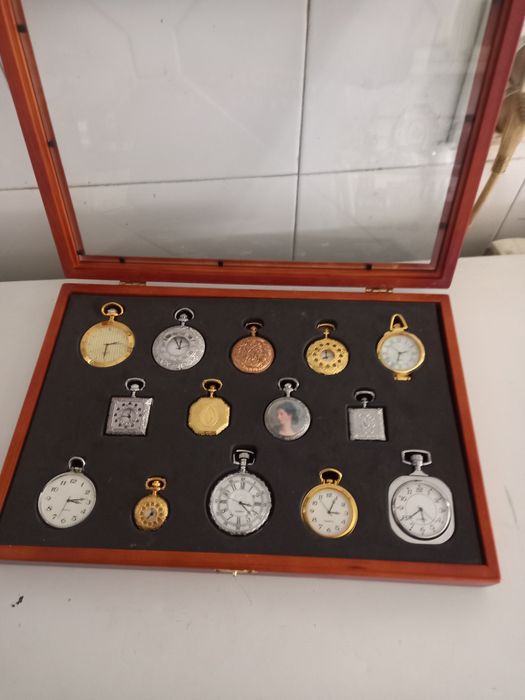 Relógios de bolso com vitrine.