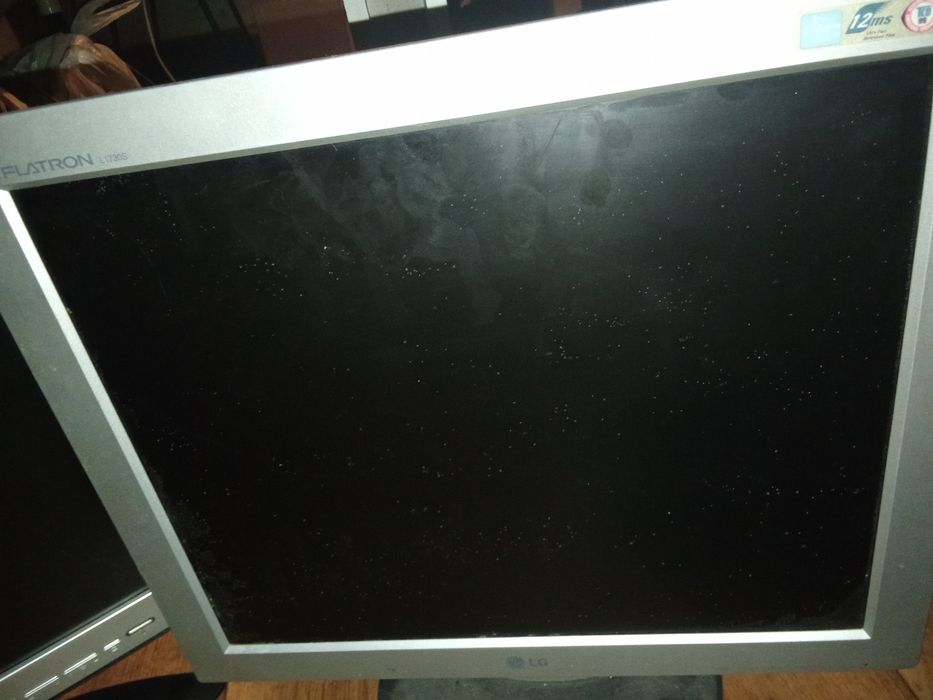 Zamienię za 18 fajek winston dlugieMonitory LCD stan dobry ty