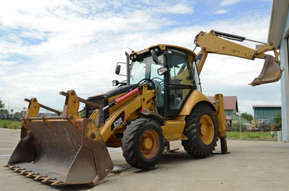 usługi koparko-ładowarką, koparką, ładowarką, roboty ziemne, niwelacja