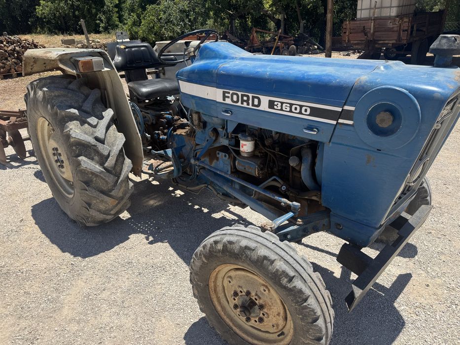 Ford 3600 com grade discos