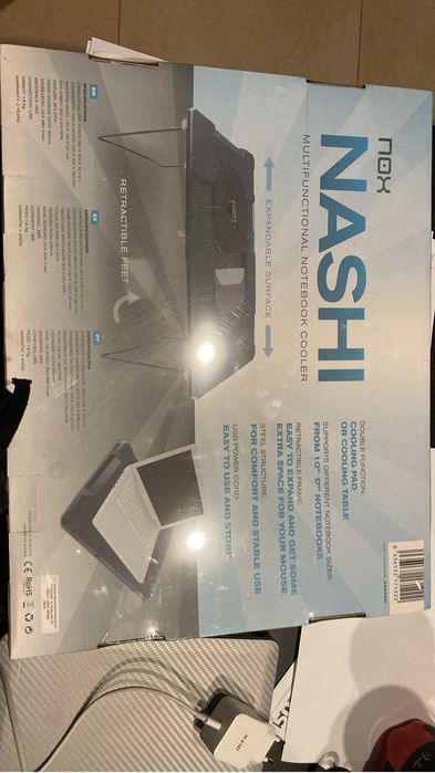 Base ventilada Nox Nashi para portáteis até 17 polegadas, na cor preta