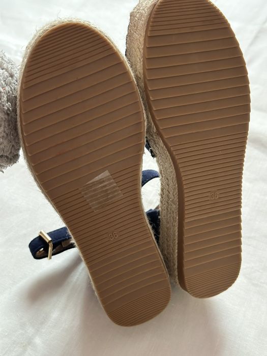 Босоніжки, 36 розг