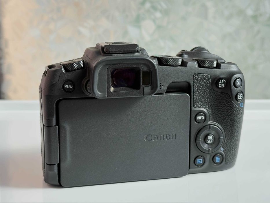 Продаю Canon EOS RP