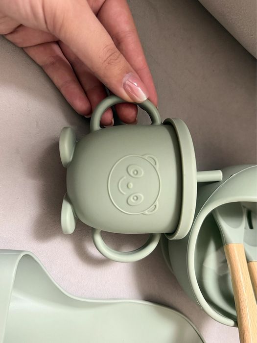 Набір дитячого силіконового посуду на присосках, зелений