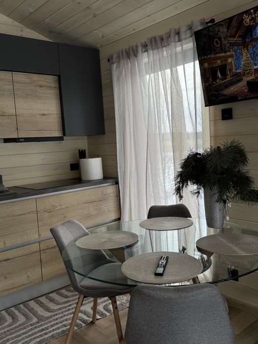 Подобова оренда будинків  з чанами!У нас тепло    і є світло!!