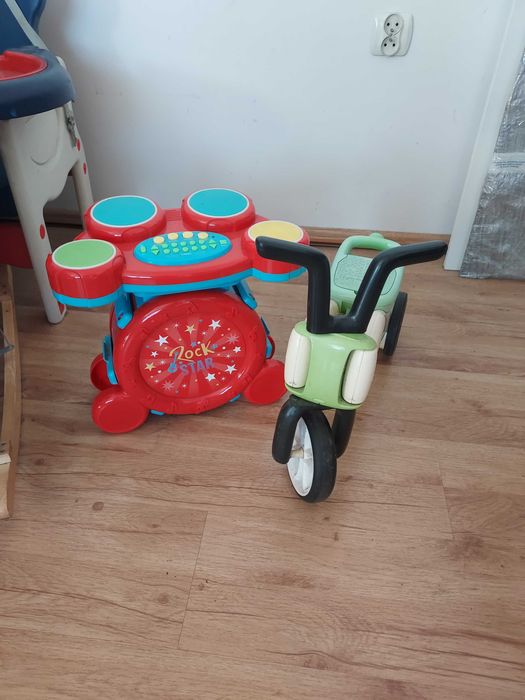 Zabawki używane, rowerek biegowy i perkusja