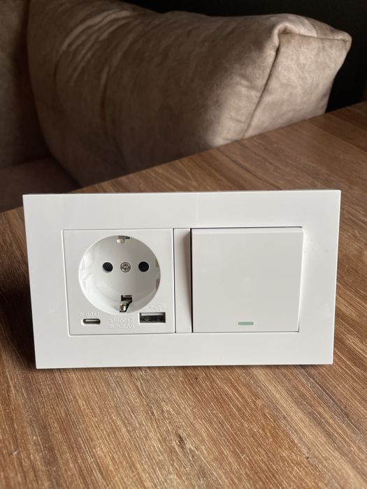 Дизайнерські: розетка, вимикач з usb квадратні