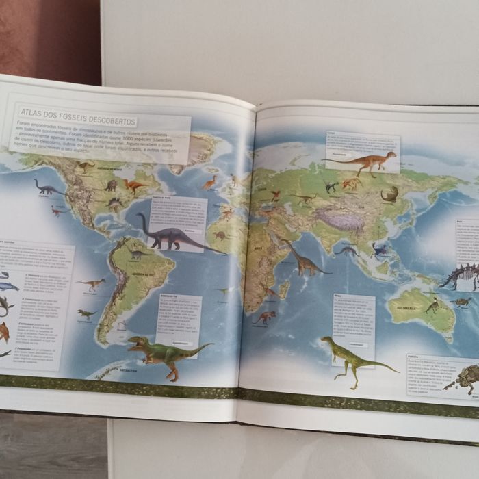 Espreita o mundo dos dinossauros/explorar