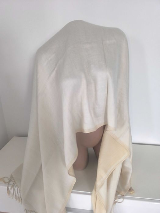 Шарф палантин світлого кольору