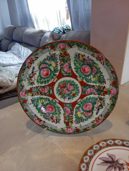 Pratos em porcelana oriental