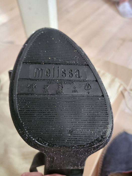 Sprzedam sandały Melissa