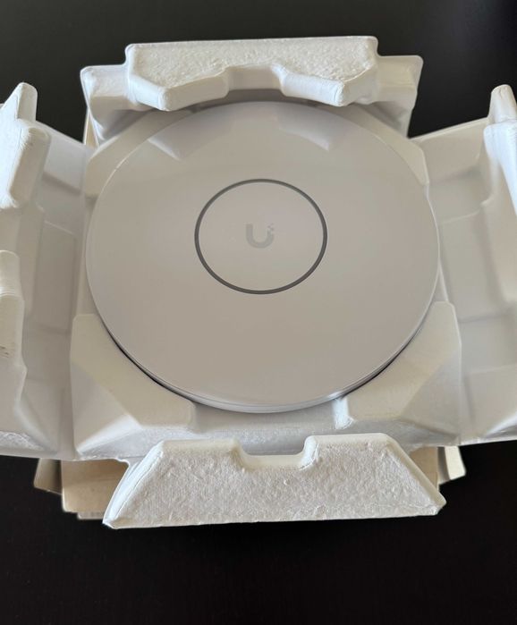 Vendo Unifi Access Point (AP) U7 Pro XG 10G (10/5/2.5/1 GbE). Como novo, com Garantia. Tem só 3 meses