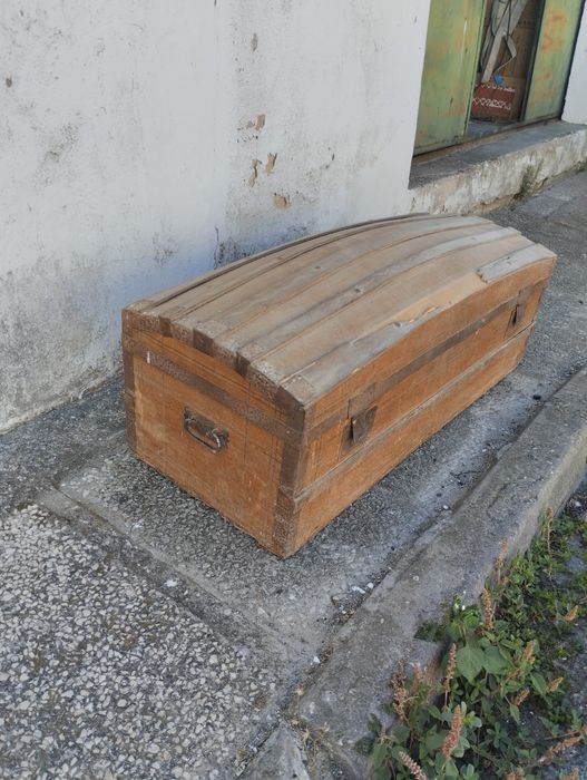 Baú antigo para restauro.