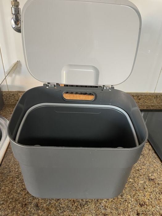 Caixote do lixo de bancada