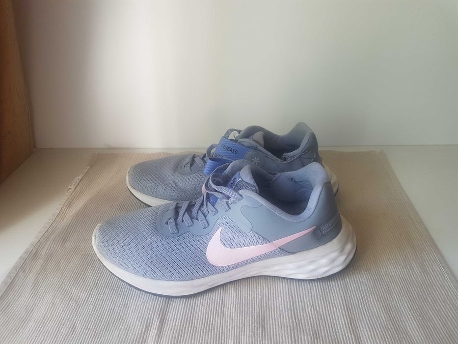 Nike 38 Flyease