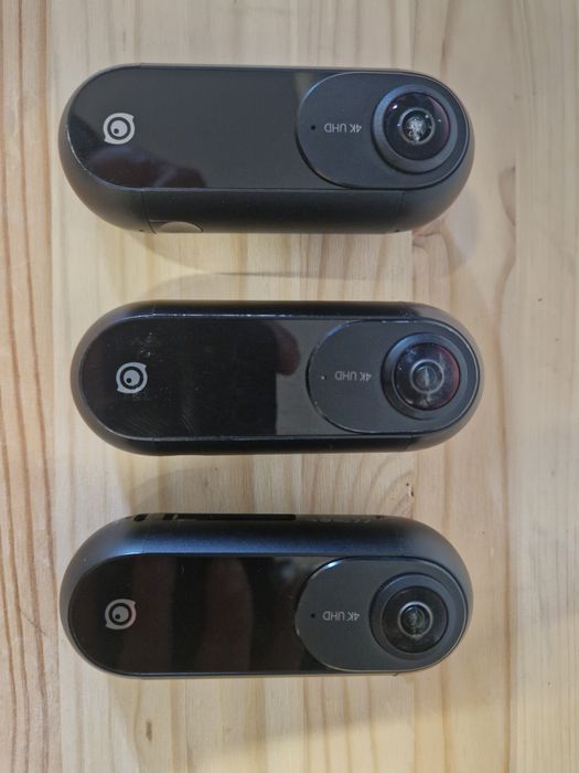 Три камери Insta360 One вмикаються і під'єднуються до iPhone