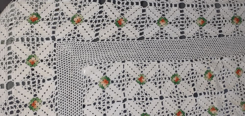 Toalha de mesa em renda artesanal
