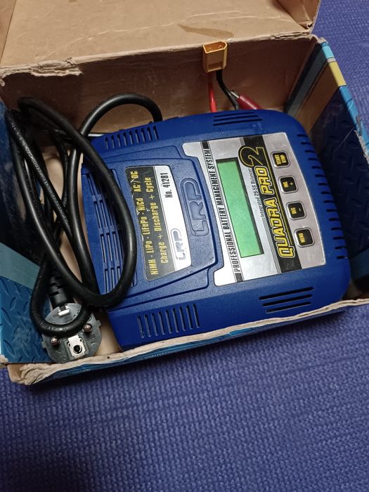 Зарядное устройство LRP Jet-Pro Charger от 220V или от 12V.