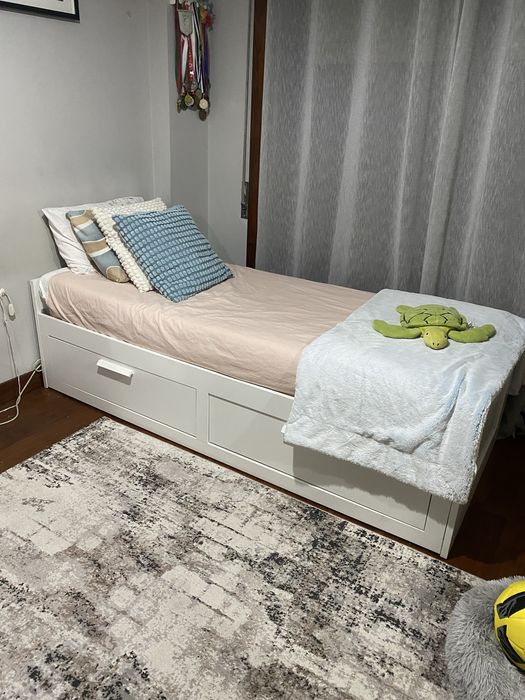 Cama solteiro/ casal com colchao