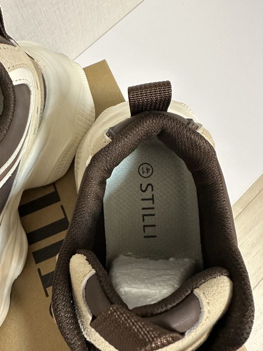 Кроссовки женские