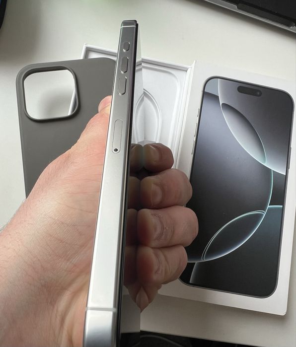 Ідеальний стан-Iphone 16 pro max 256 gb white titanium (фіз сім)