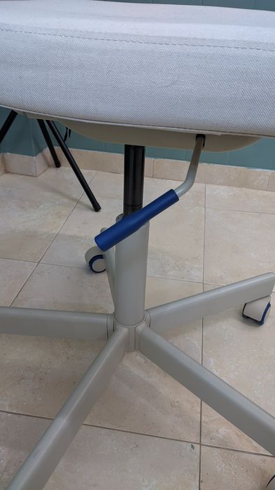 Cadeira de secretária semi nova