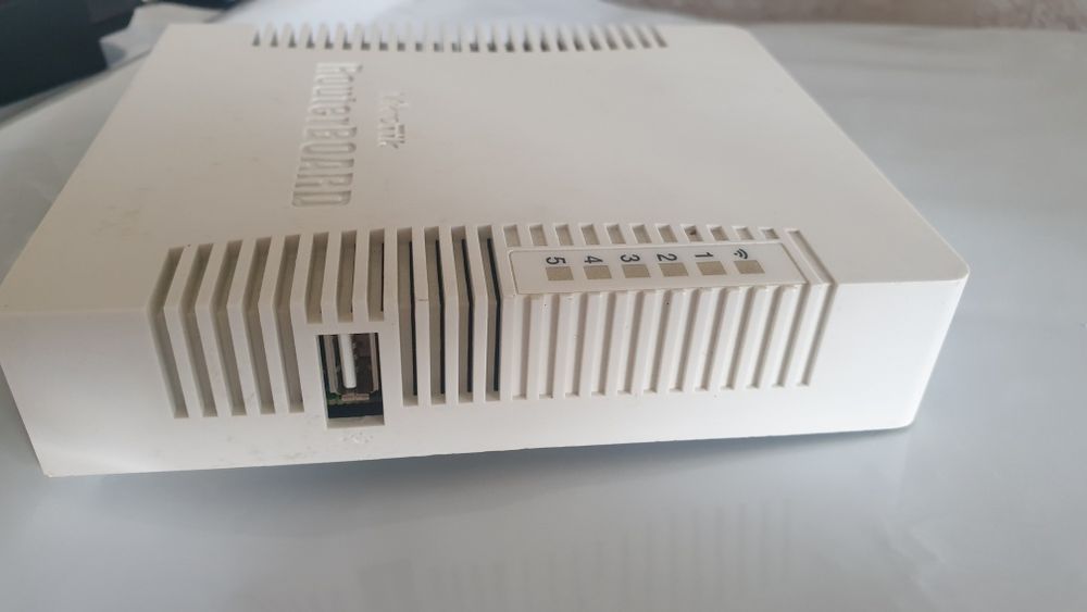 Роутер MikroTik RB751U-2HnD: 780 грн. - Роутери (маршрутизатори) Харків ...